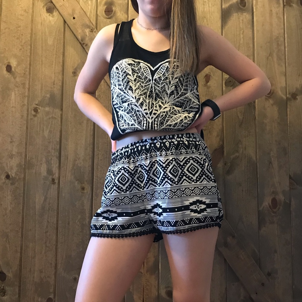 Patterned shorts - Picture 2 of 2
